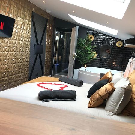 Playroom Et Nuit Insolite Aubie-et-Espessas Экстерьер фото